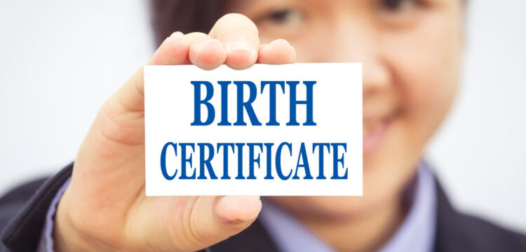 ¿Puedo traducir mi propio certificado de nacimiento para USCIS?